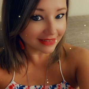 Meet your Posher, Lorrie